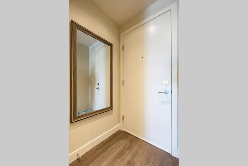 Clean 4Th Floor 1 Bedroom Apt In Old Town China Town Виктория Экстерьер фото
